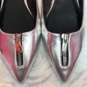 Nine West metallic silver flat. NWOT size 7.5.